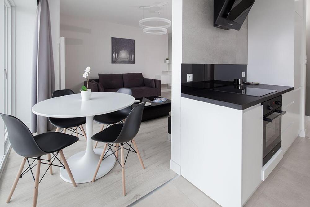 Capital Apartments - Towarowa Познань Екстер'єр фото